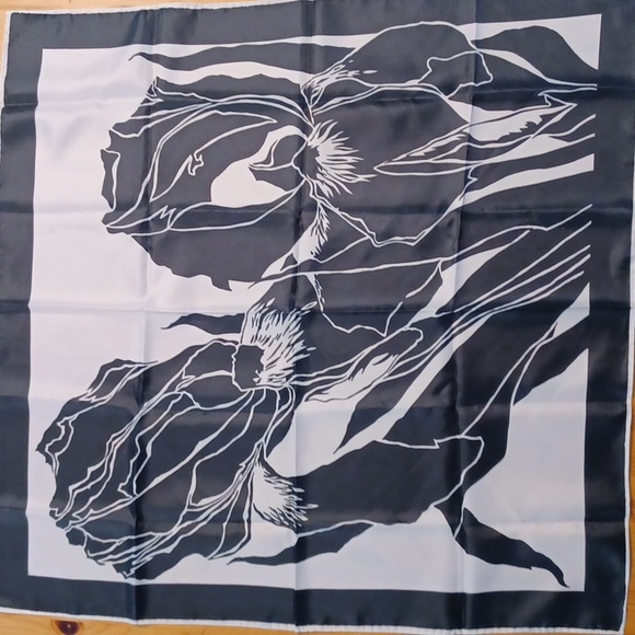 Monochromatic flower Rose Iris silk scarves Gap - Picture 2 of 5